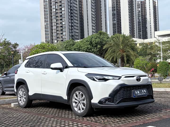 Photo 3 - Toyota Frontlander