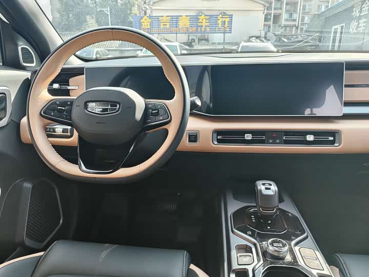 Фото 4 - Geely Icon