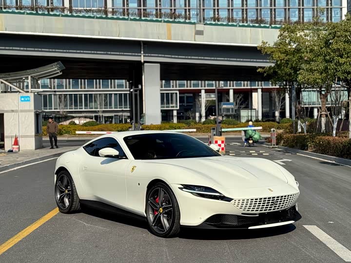 Фото 3 - Ferrari Roma