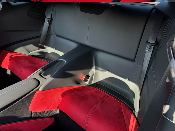 Фото 6 - Ferrari Roma