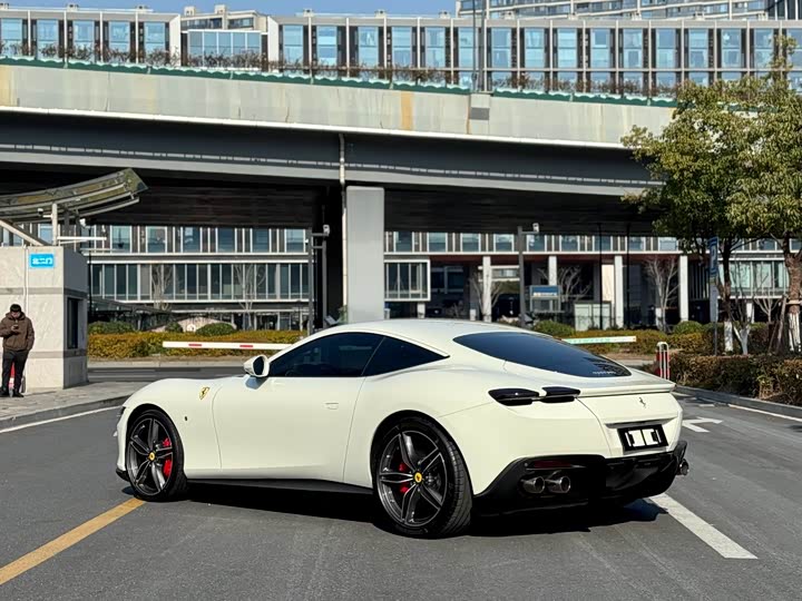 Фото 7 - Ferrari Roma