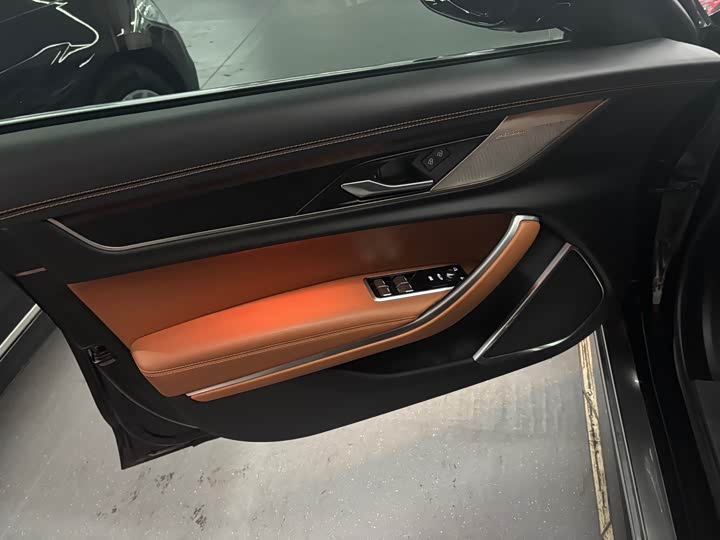 Фото 4 - Jaguar XF L