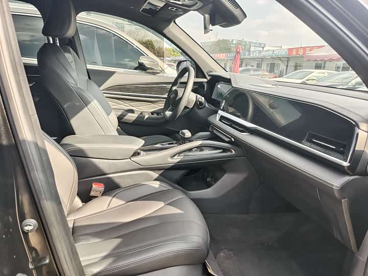 Фото 8 - Geely Monjaro