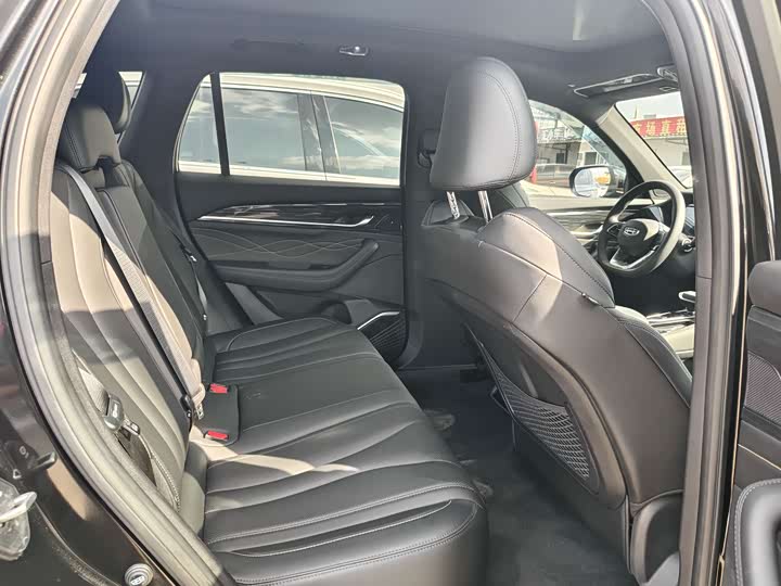 Фото 9 - Geely Monjaro