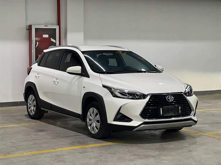 Photo 3 - Toyota Yaris L Hatchback