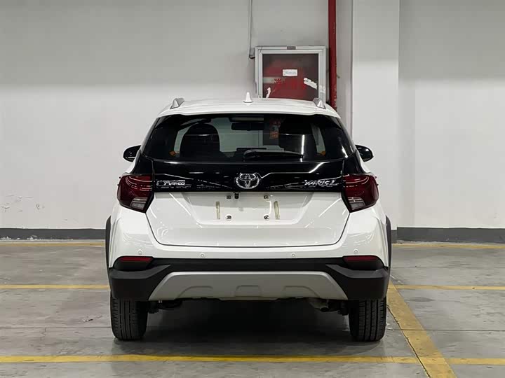 Photo 6 - Toyota Yaris L Hatchback