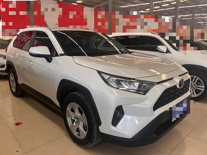 Фото 3 - Toyota RAV4
