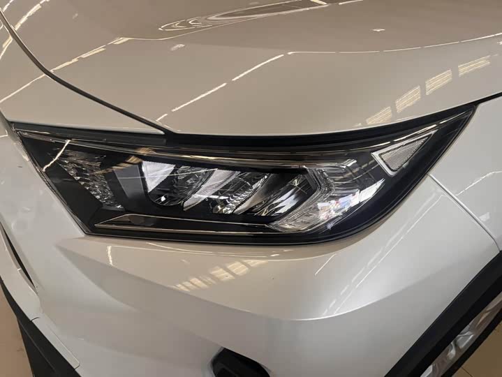 Фото 4 - Toyota RAV4