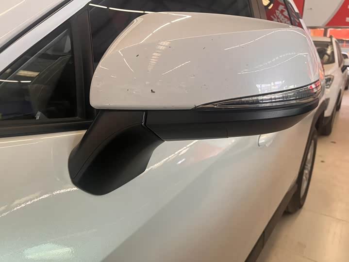 Фото 6 - Toyota RAV4