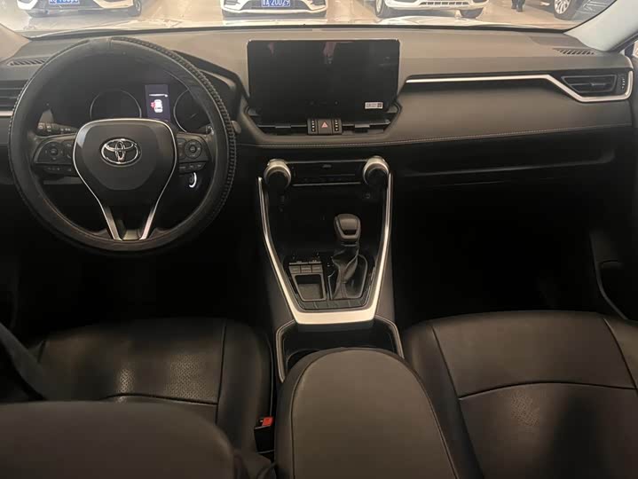 Фото 9 - Toyota RAV4