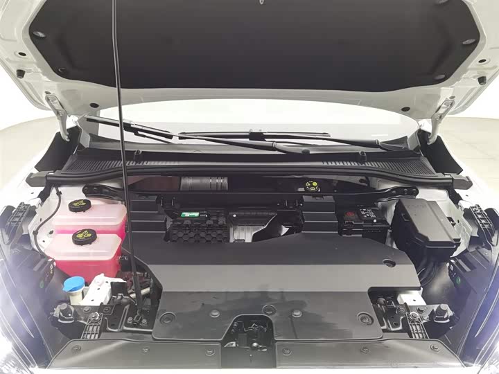 Фото 6 - MG Motor 4 EV