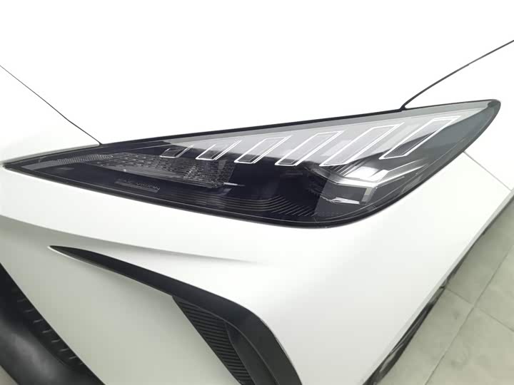 Фото 7 - MG Motor 4 EV