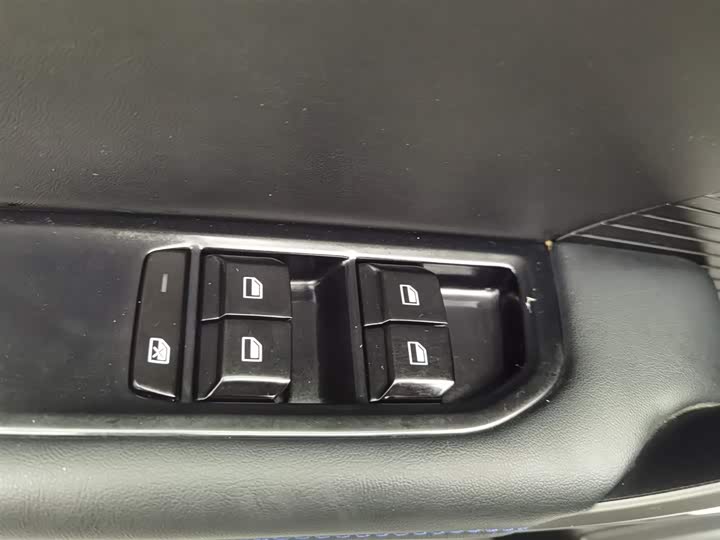 Фото 9 - MG Motor 4 EV