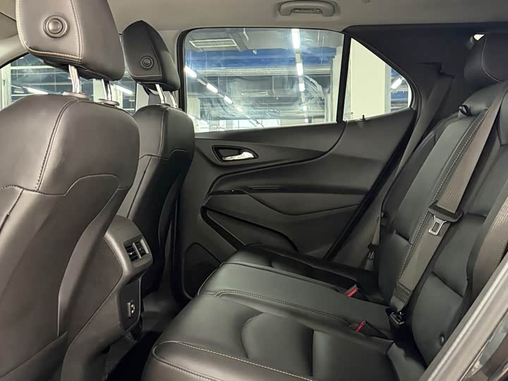 Фото 6 - Chevrolet Equinox