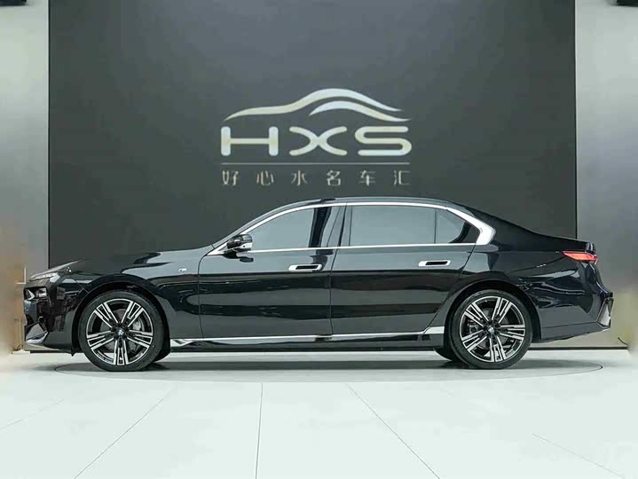 Фото 3 - BMW 7 Series