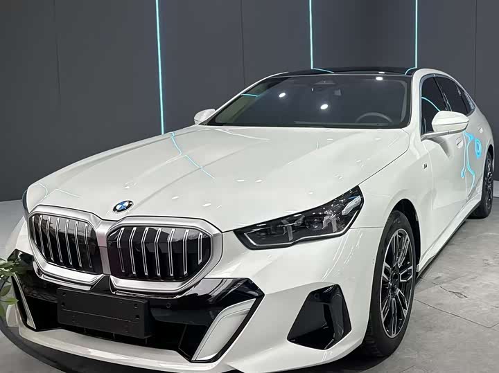 Фото 1 - BMW 5 Series