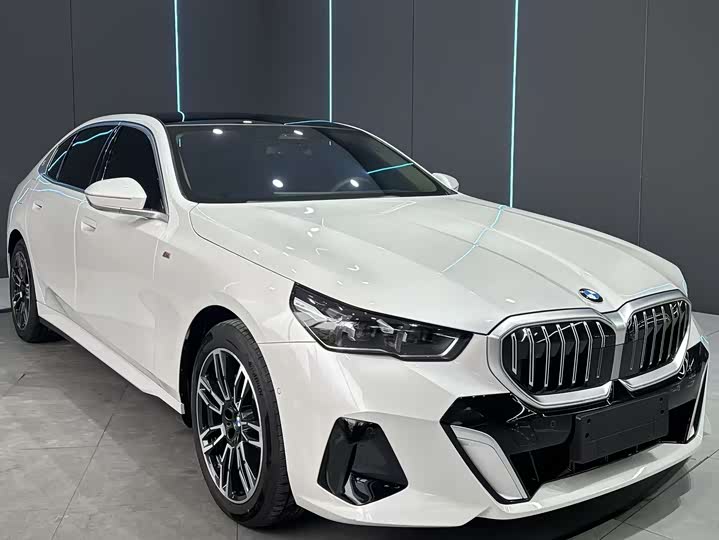 Фото 3 - BMW 5 Series