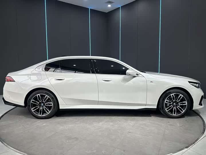 Фото 5 - BMW 5 Series