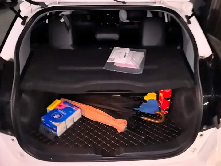 Фото 4 - Toyota Yaris L Hatchback