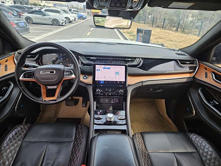 Photo 2 - Jeep Grand Cherokee Hybrid