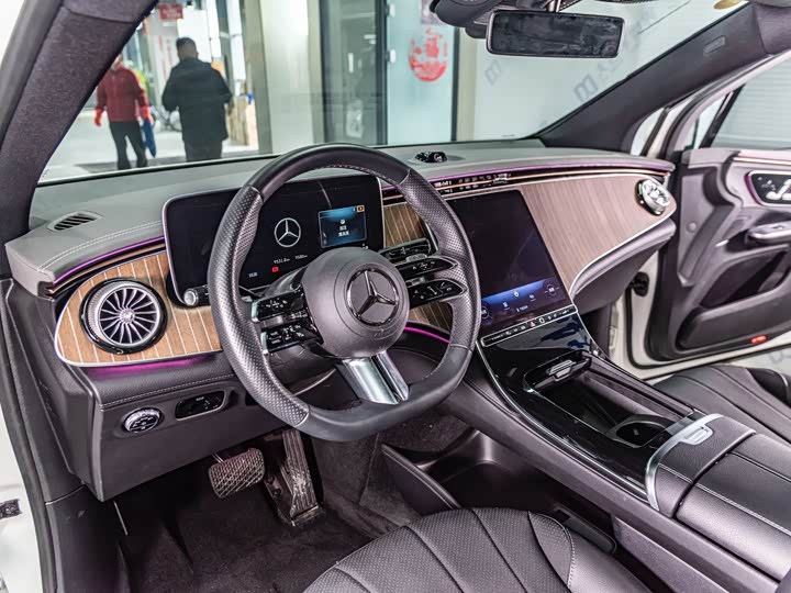 Фото 8 - Mercedes-Benz EQE SUV