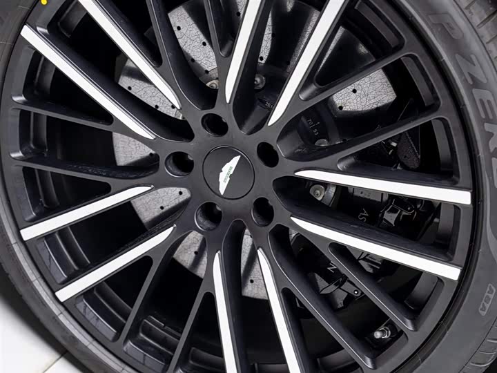 Фото 9 - Aston Martin DBX