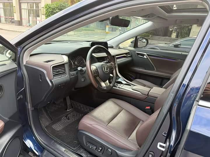 Фото 3 - Lexus RX