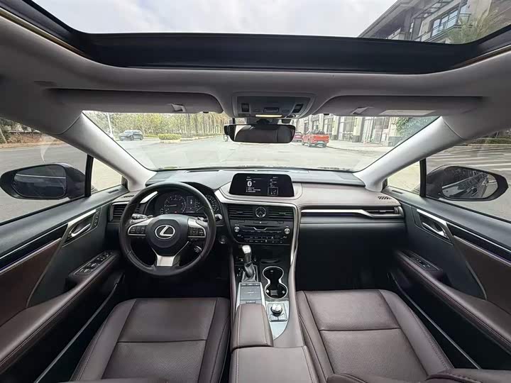 Фото 4 - Lexus RX