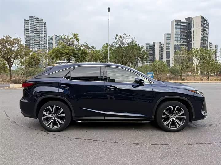 Фото 7 - Lexus RX