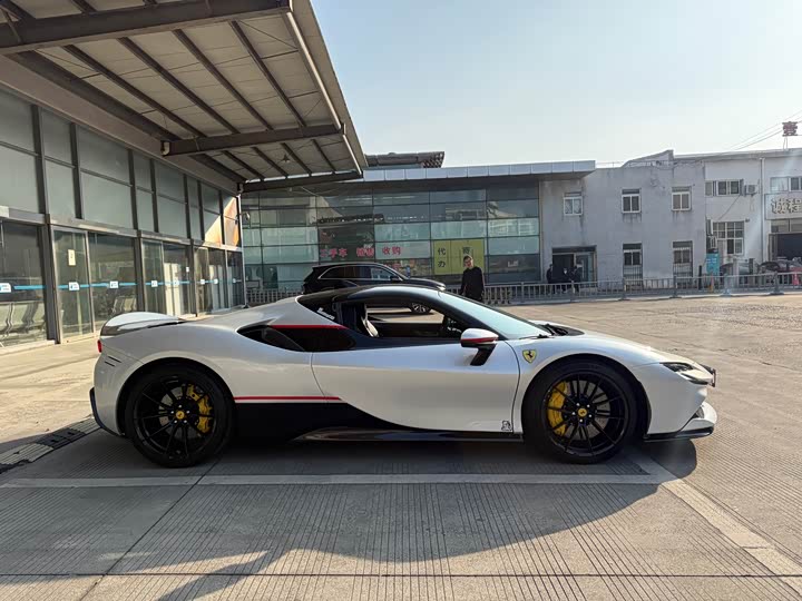 Фото 4 - Ferrari SF90