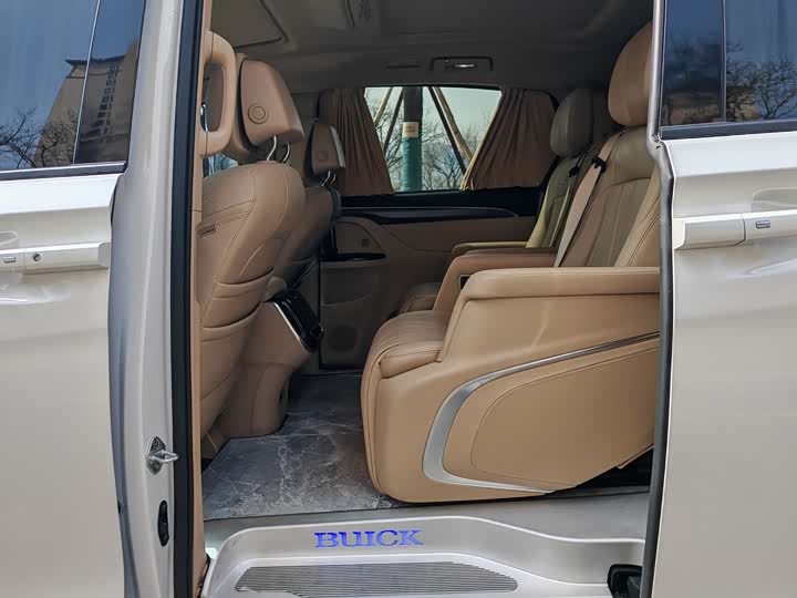 Фото 6 - Buick GL8 ES