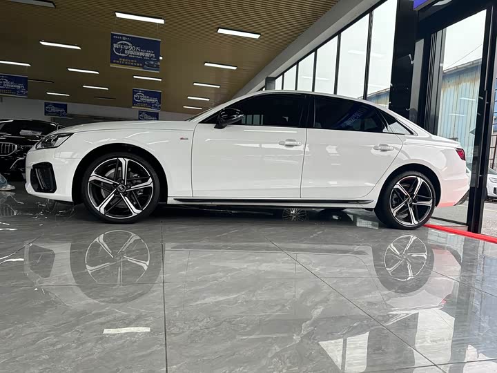 Фото 3 - Audi A4L