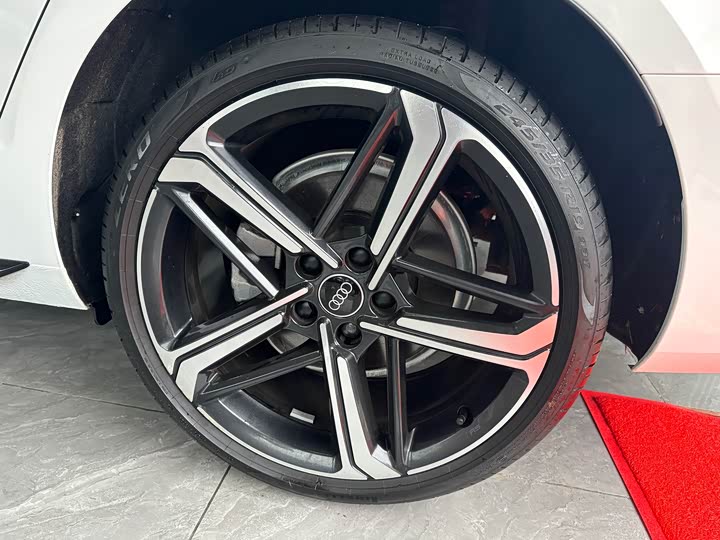 Фото 4 - Audi A4L