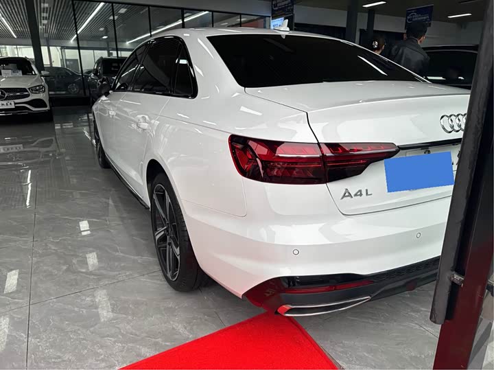 Фото 5 - Audi A4L