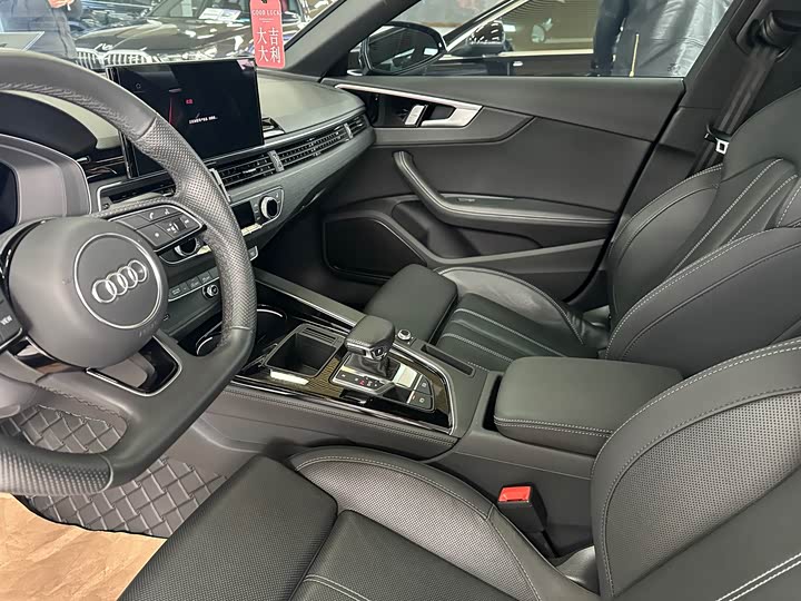 Фото 6 - Audi A4L