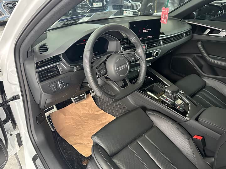 Фото 7 - Audi A4L