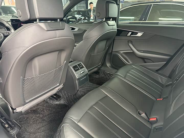 Фото 9 - Audi A4L