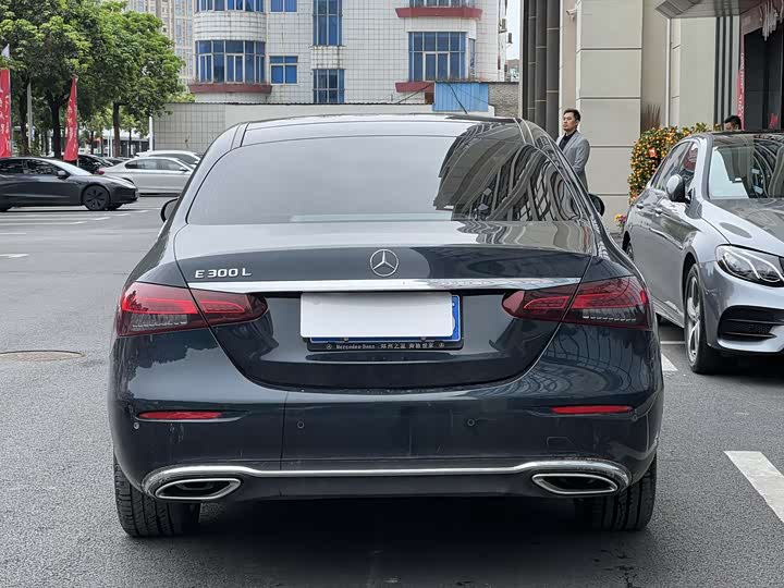 Фото 8 - Mercedes-Benz E-Class