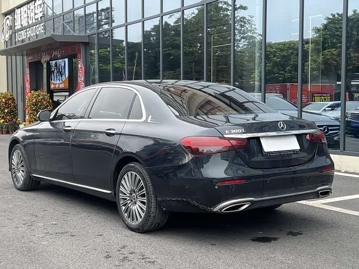 Фото 9 - Mercedes-Benz E-Class