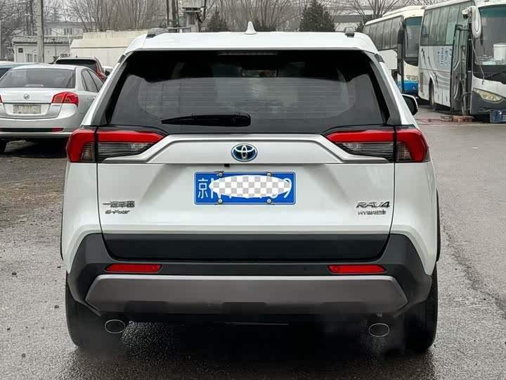Фото 3 - Toyota RAV4