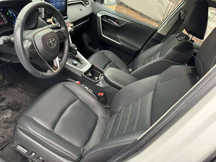 Фото 6 - Toyota RAV4