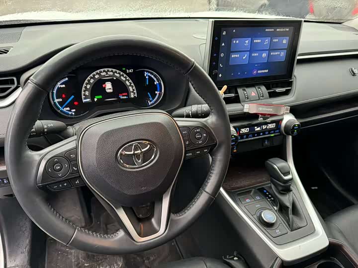 Фото 7 - Toyota RAV4