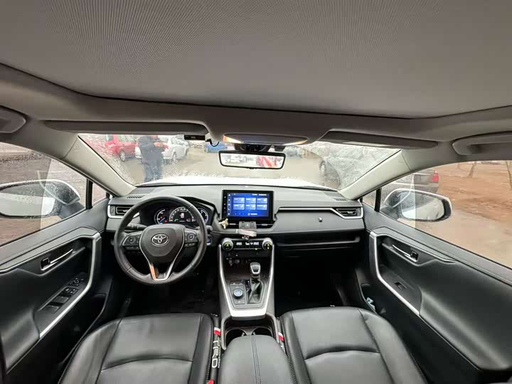 Фото 9 - Toyota RAV4