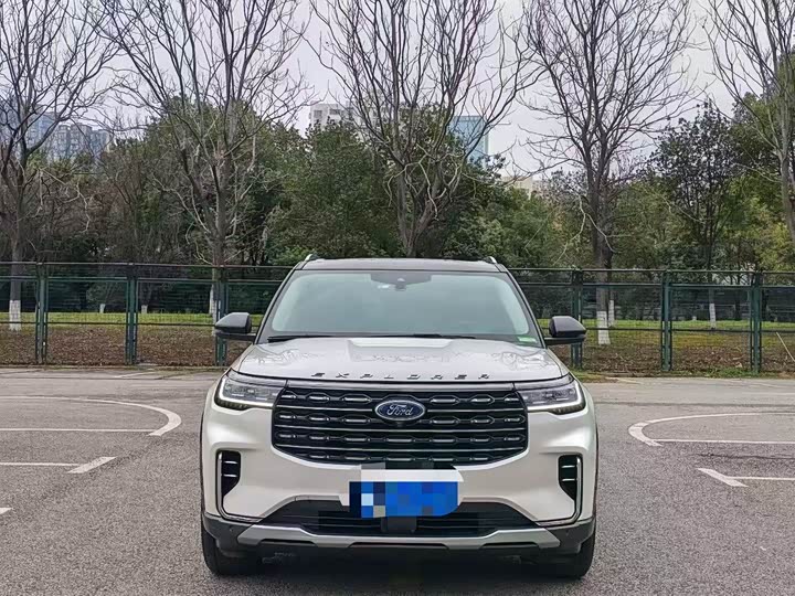 Photo 6 - Ford Explorer