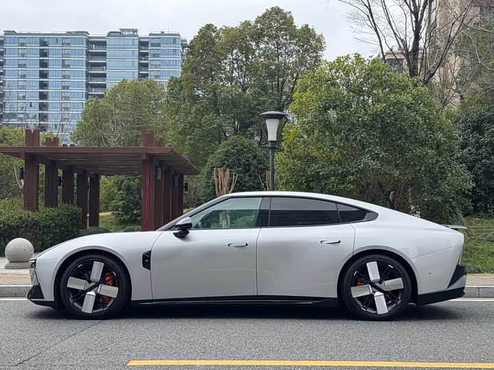 Фото 3 - XPeng P7