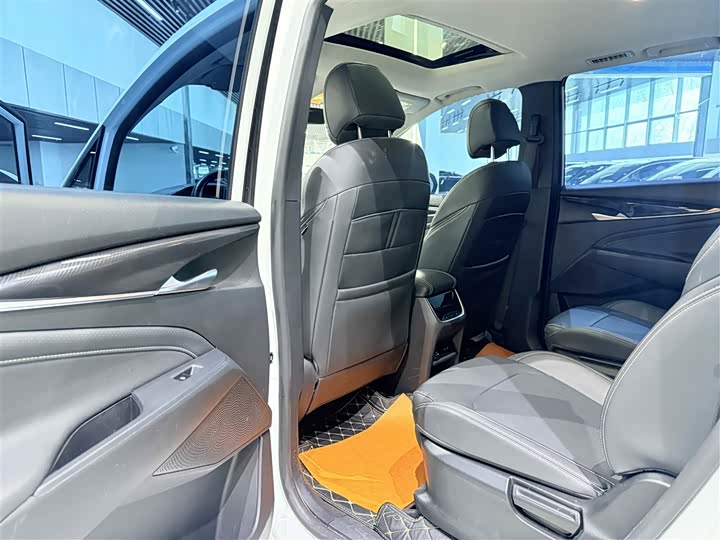 Photo 5 - Maxus Euniq 5