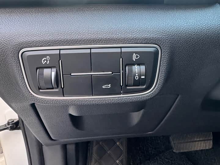 Фото 9 - Changan Raeton CC