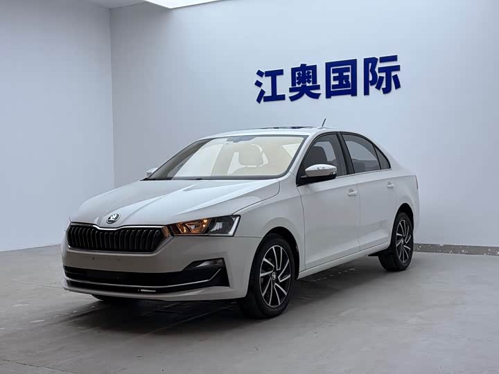 Фото 1 - Skoda Rapid