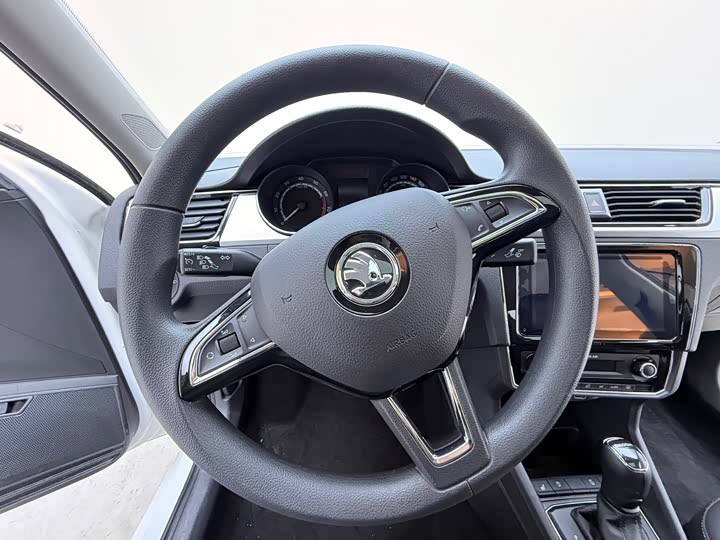 Фото 7 - Skoda Rapid