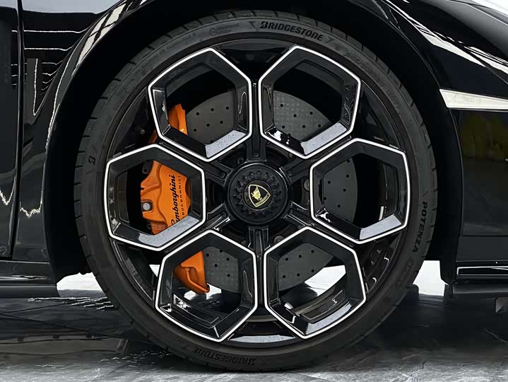 Фото 8 - Lamborghini Huracán